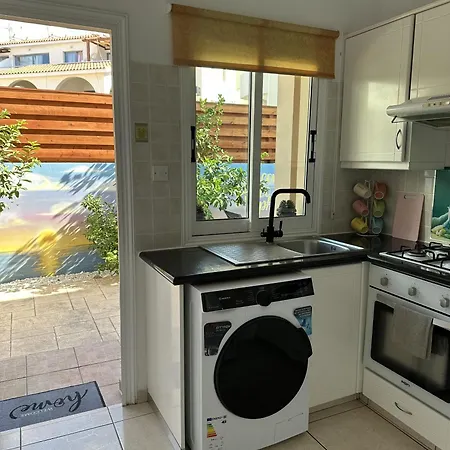 Three Bedroom Casa De Пафос